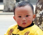 Persécution en CHINE Un Chinois donne son propre fils